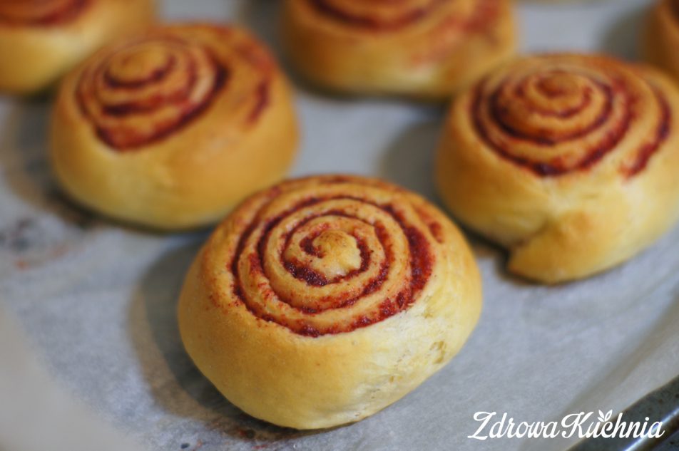 Drożdżowe ślimaczki z marmoladą
