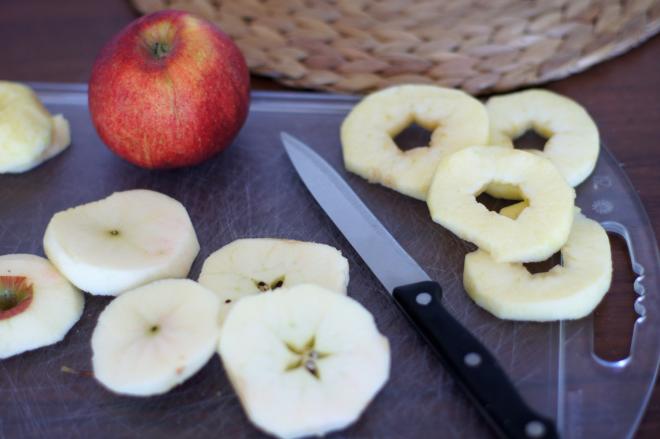 Jabłka w cieście z cynamonem