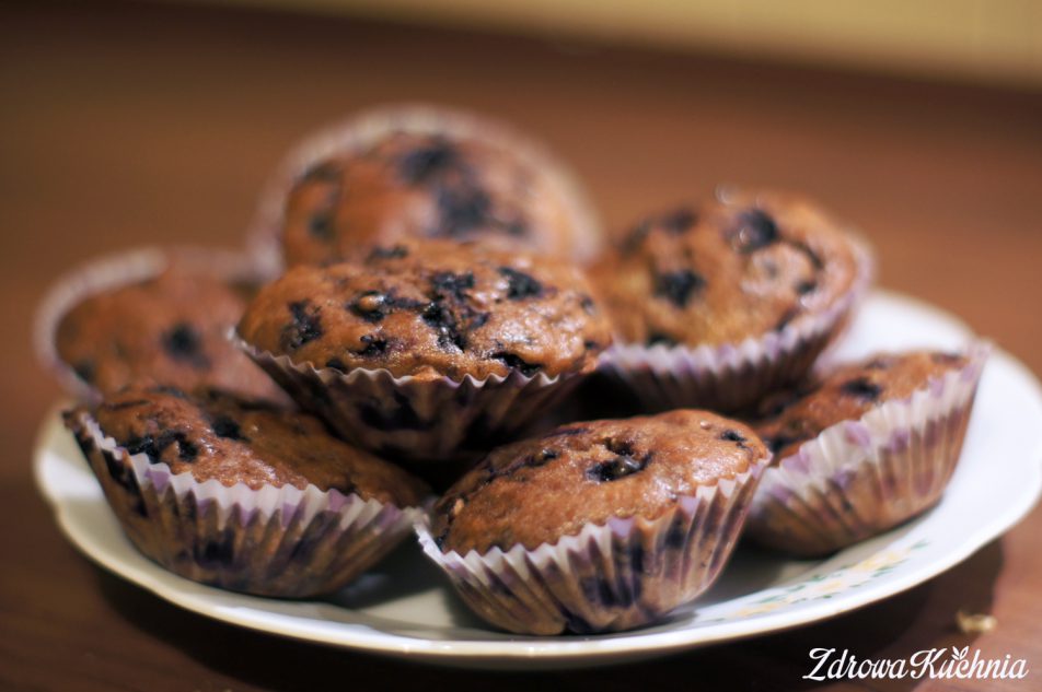 Muffiny kakaowe z michałkami i jagodami