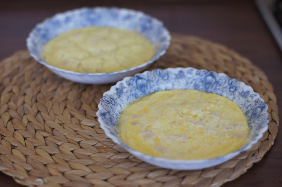 Omlet z szynką gotowany na parze