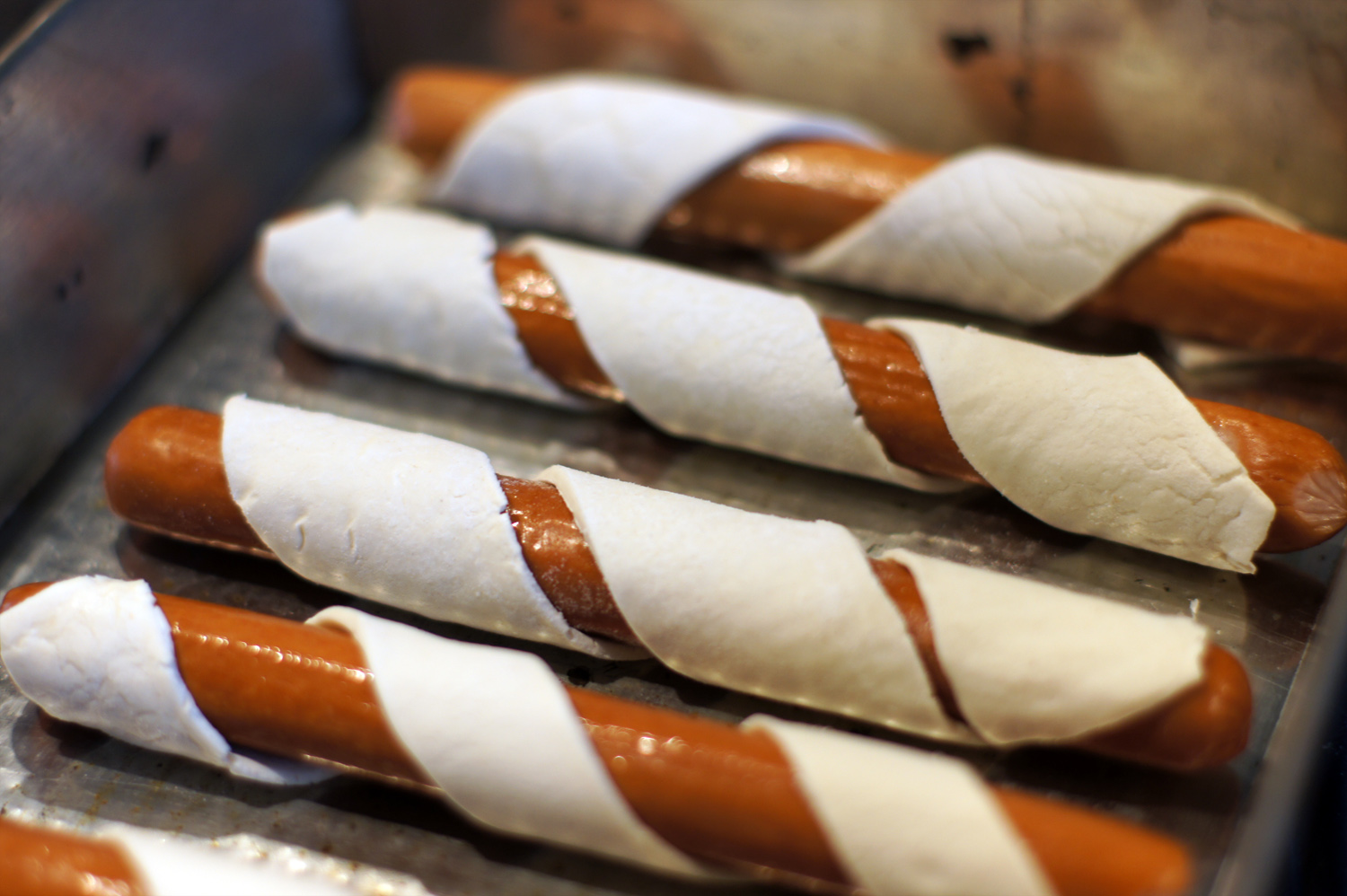 Parówki w cieście francuskim