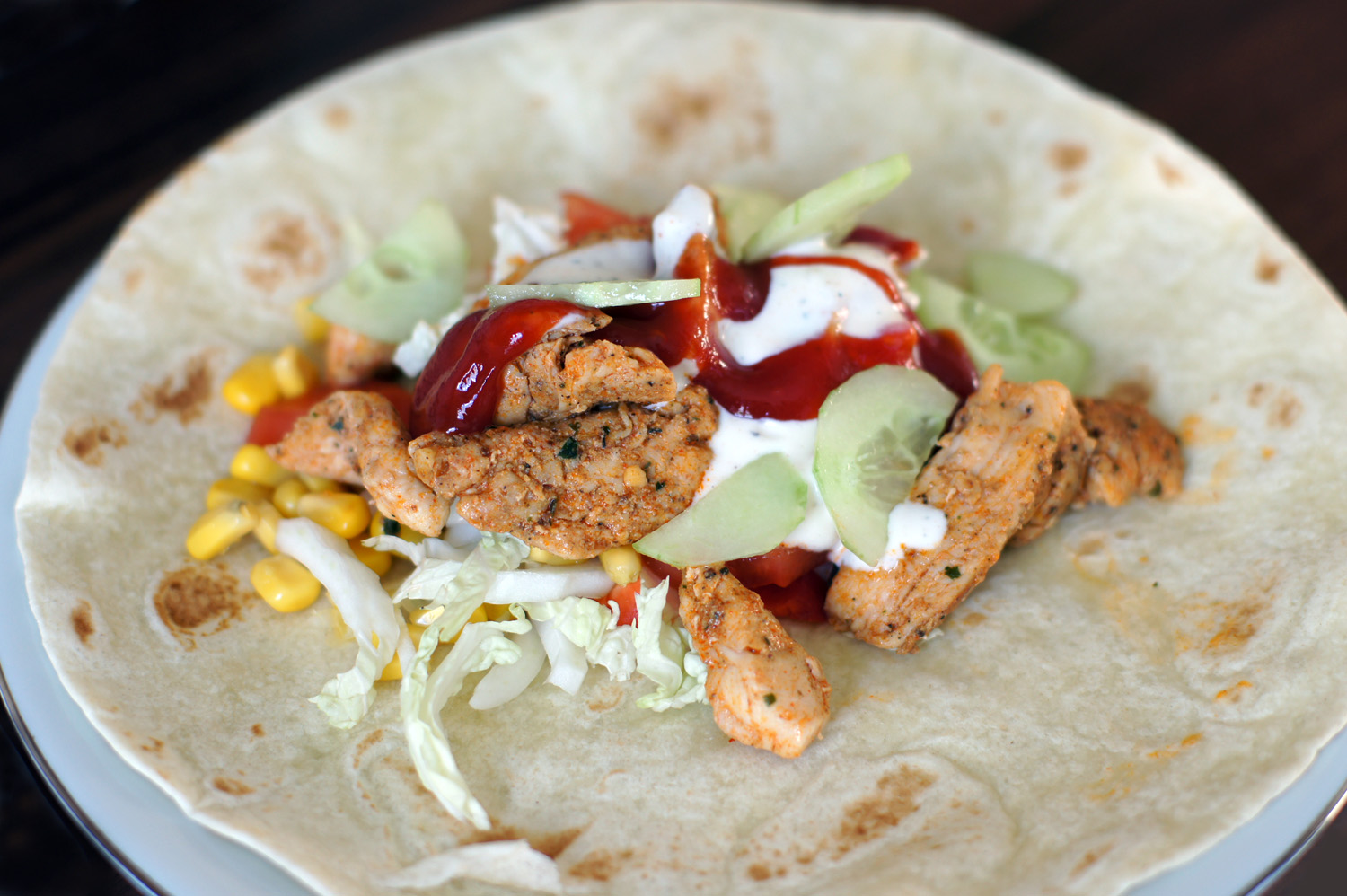 Tortilla z kurczakiem i warzywami