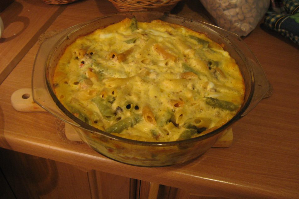Zapiekanka makaronowa z szynką