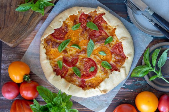 Tarta rustykalna (galette) z pomidorami i mozzarellą